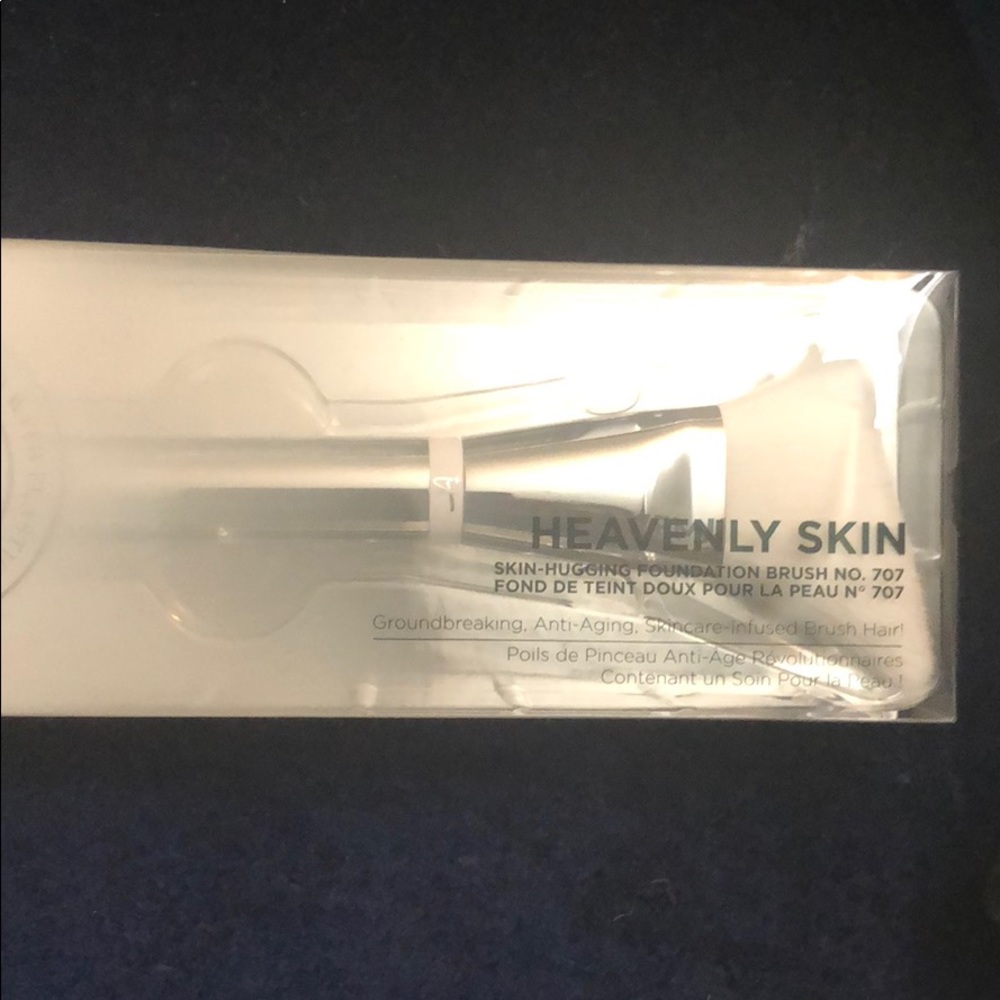 IT Cosmetics skin-hugging foundation brush #707